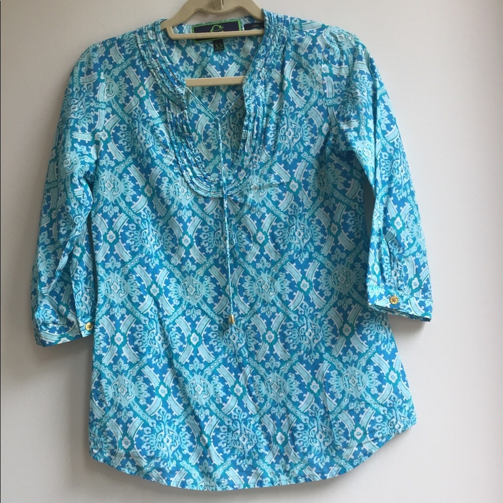 C. Wonder blue top
